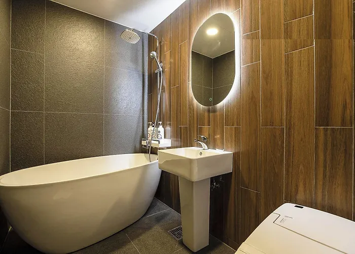 Gugi Hotel 2*